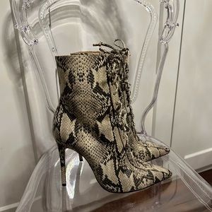 schutz boots (snakeskin 8.5)